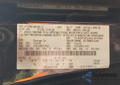 2017 Ford Focus S z USA, uszkodzony, nr VIN 1FADP3E22HL307064